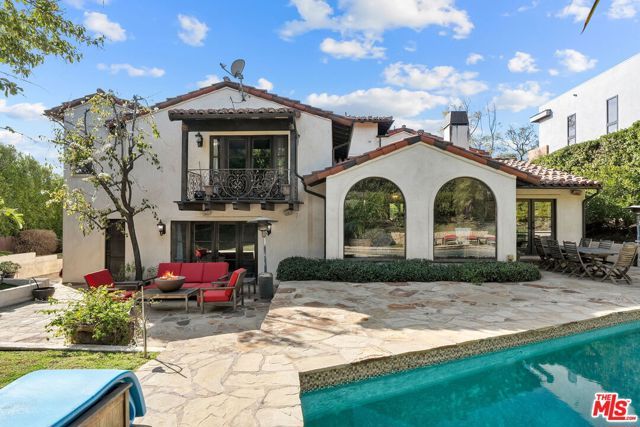 1618 Stradella Road, Los Angeles, CA 90077