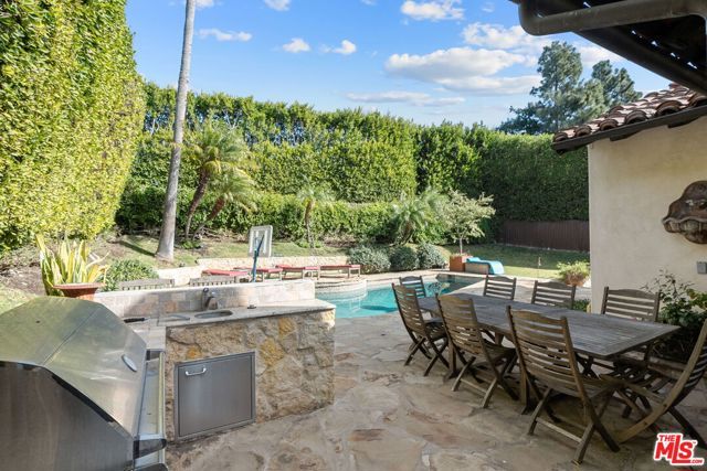 1618 Stradella Road, Los Angeles, CA 90077