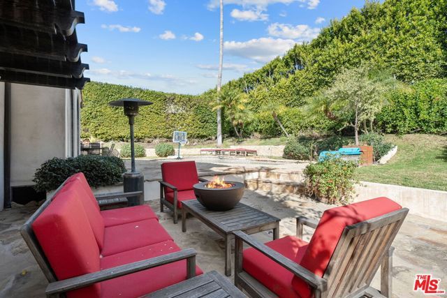 1618 Stradella Road, Los Angeles, CA 90077