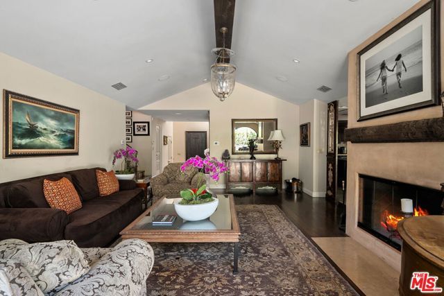 1618 Stradella Road, Los Angeles, CA 90077