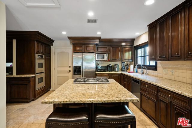 1618 Stradella Road, Los Angeles, CA 90077