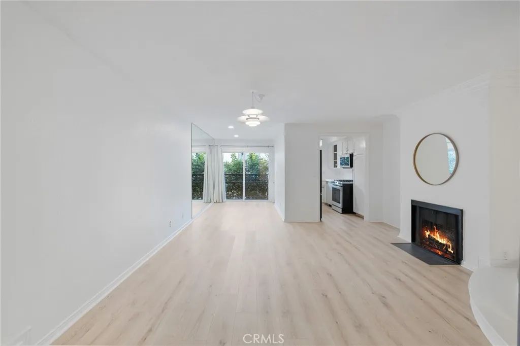 1355 N Sierra Bonita 208, Los Angeles, CA 90046