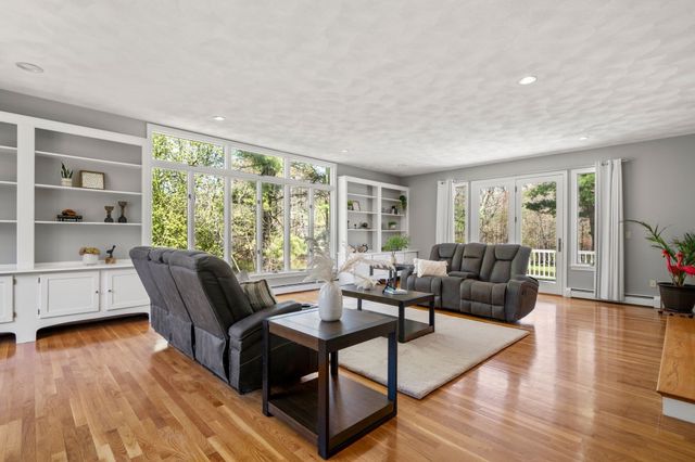19 Devonshire Road, Middleton, MA 01949