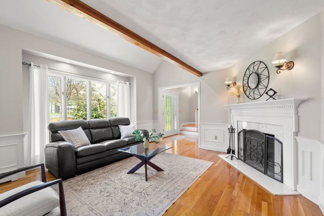 19 Devonshire Road, Middleton, MA 01949