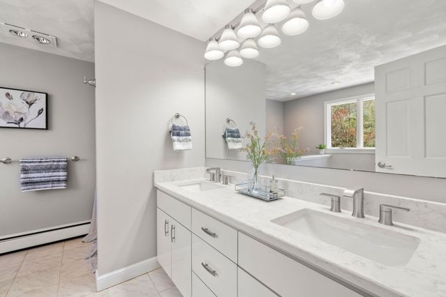 19 Devonshire Road, Middleton, MA 01949