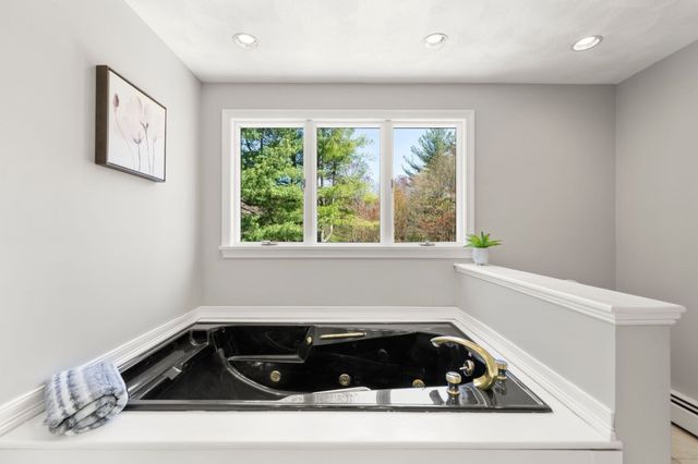 19 Devonshire Road, Middleton, MA 01949