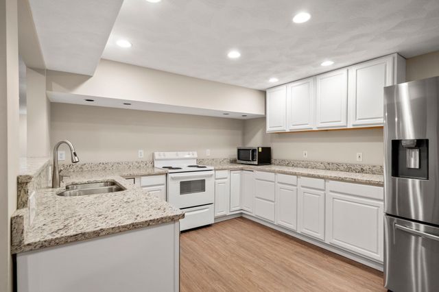 19 Devonshire Road, Middleton, MA 01949