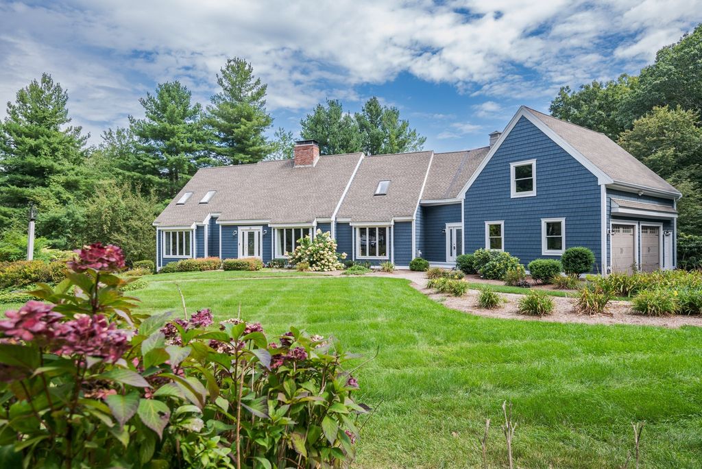 19 Devonshire Road, Middleton, MA 01949