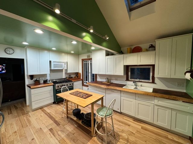 111 Sylvan Way, La Honda, CA 94020