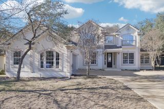 10 Lost Meadow TRL, The Hills, TX 78738