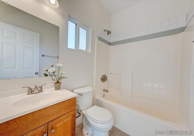 4250 4252 DIVISION, San Diego, CA 92113