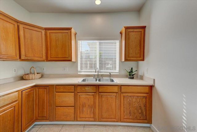 4250 4252 DIVISION, San Diego, CA 92113