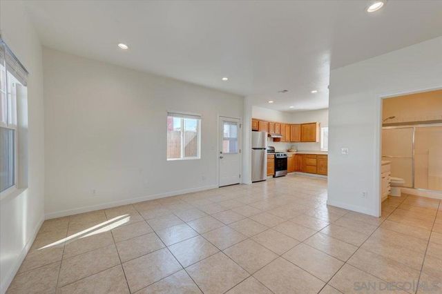 4250 4252 DIVISION, San Diego, CA 92113