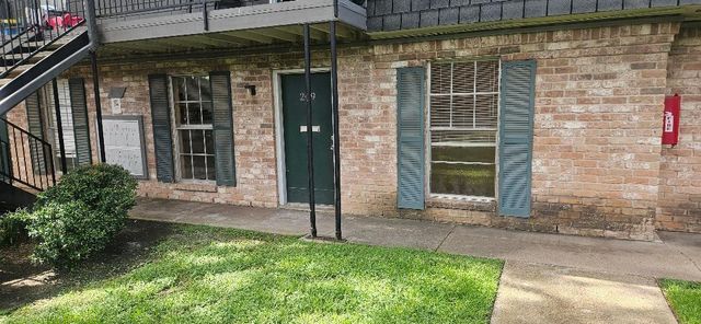 8941 Gaylord Street 209, Hedwig Village, TX 77024