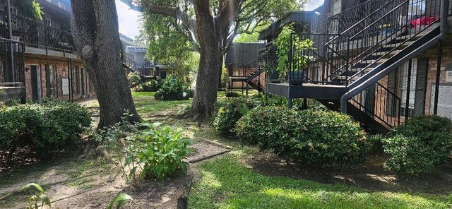 8941 Gaylord Street 209, Hedwig Village, TX 77024
