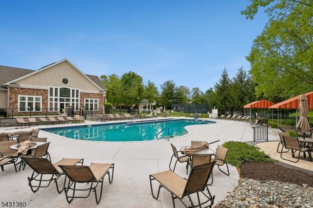 2104 Conrad Way 104, Franklin Twp., NJ 08873