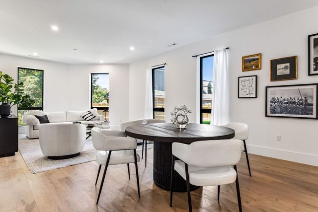 1114 Beacon St. 104, Newton, MA 02641