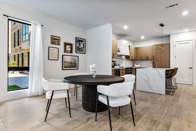 1114 Beacon St. 104, Newton, MA 02641