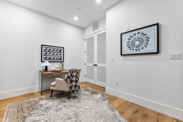 1114 Beacon St. 104, Newton, MA 02641