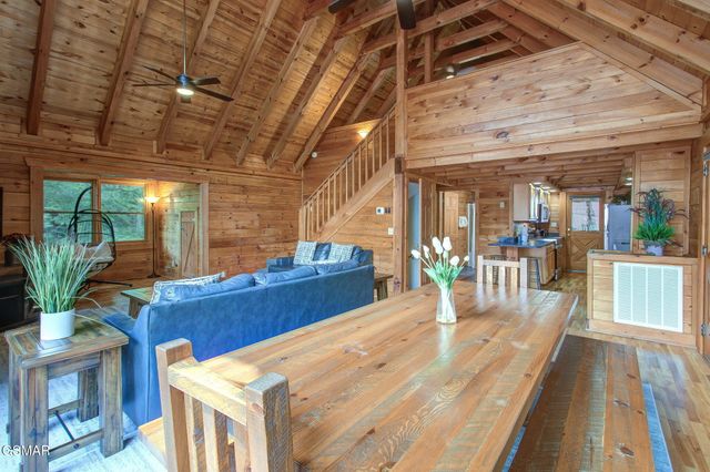 510 Hoot Owl Way, Gatlinburg, TN 37738