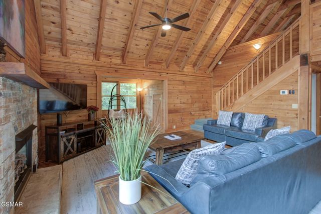 510 Hoot Owl Way, Gatlinburg, TN 37738