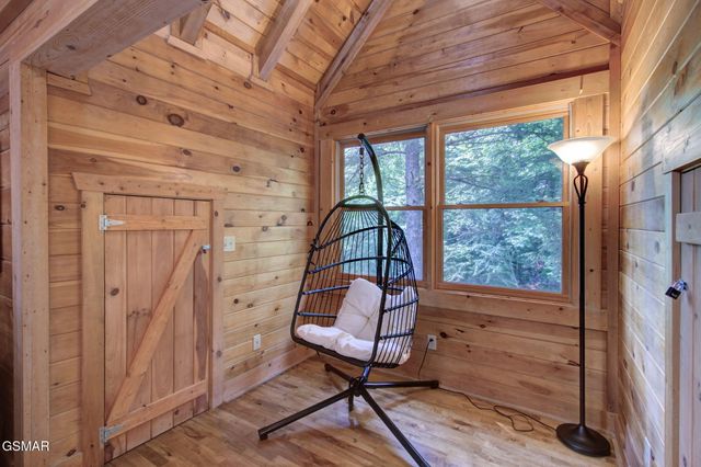 510 Hoot Owl Way, Gatlinburg, TN 37738