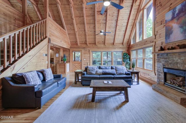 510 Hoot Owl Way, Gatlinburg, TN 37738