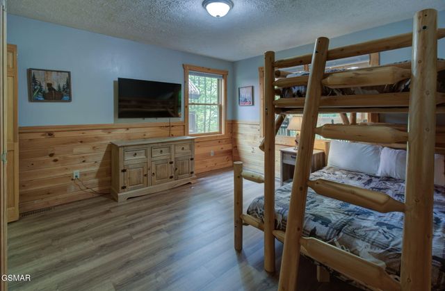 510 Hoot Owl Way, Gatlinburg, TN 37738