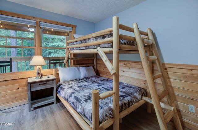 510 Hoot Owl Way, Gatlinburg, TN 37738