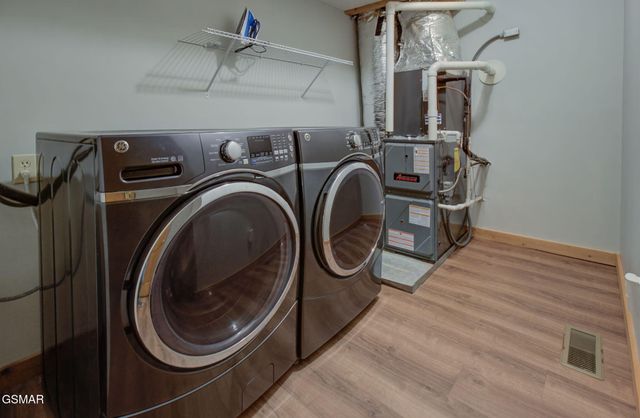 510 Hoot Owl Way, Gatlinburg, TN 37738