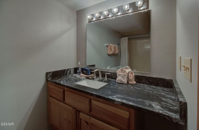 510 Hoot Owl Way, Gatlinburg, TN 37738