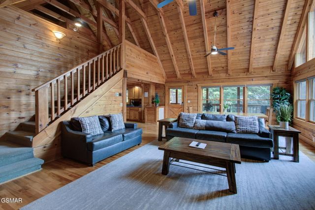 510 Hoot Owl Way, Gatlinburg, TN 37738