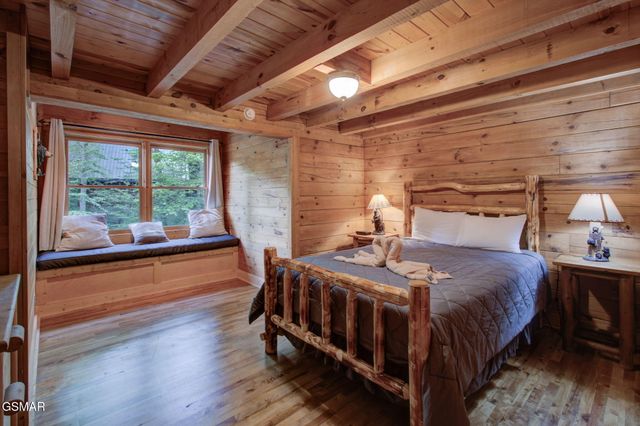 510 Hoot Owl Way, Gatlinburg, TN 37738