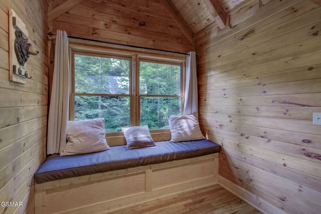 510 Hoot Owl Way, Gatlinburg, TN 37738