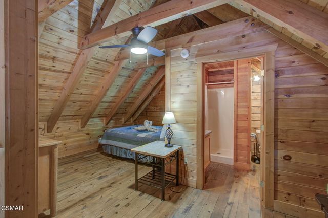 510 Hoot Owl Way, Gatlinburg, TN 37738