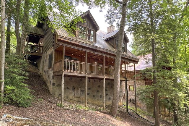510 Hoot Owl Way, Gatlinburg, TN 37738