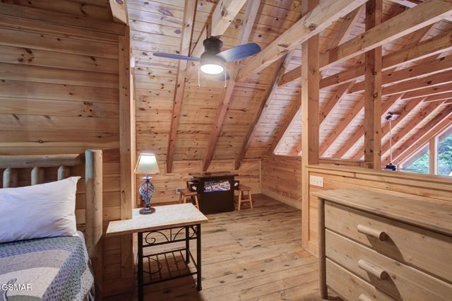 510 Hoot Owl Way, Gatlinburg, TN 37738