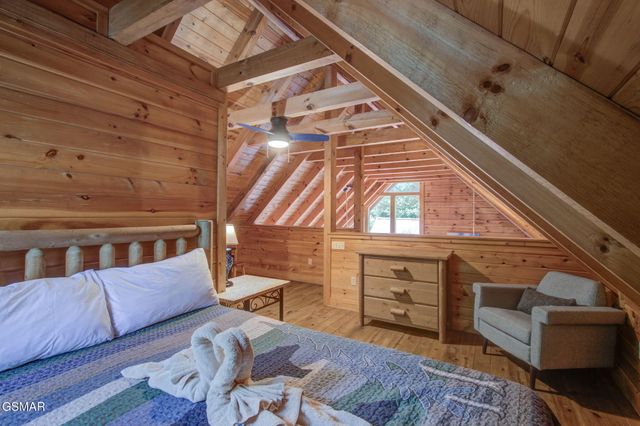 510 Hoot Owl Way, Gatlinburg, TN 37738