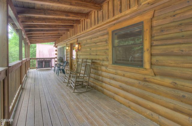 510 Hoot Owl Way, Gatlinburg, TN 37738