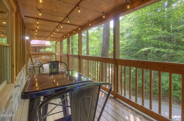 510 Hoot Owl Way, Gatlinburg, TN 37738