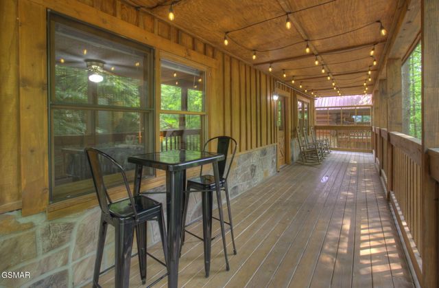 510 Hoot Owl Way, Gatlinburg, TN 37738