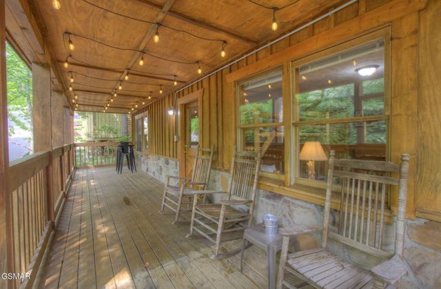 510 Hoot Owl Way, Gatlinburg, TN 37738