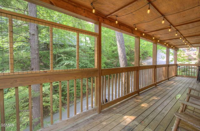 510 Hoot Owl Way, Gatlinburg, TN 37738
