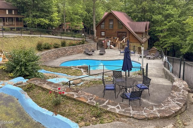 510 Hoot Owl Way, Gatlinburg, TN 37738