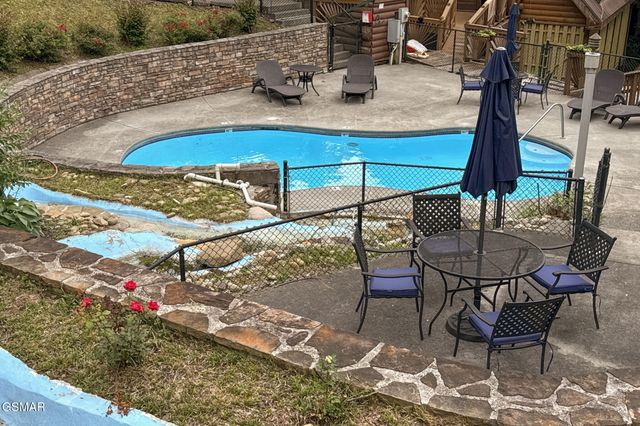 510 Hoot Owl Way, Gatlinburg, TN 37738