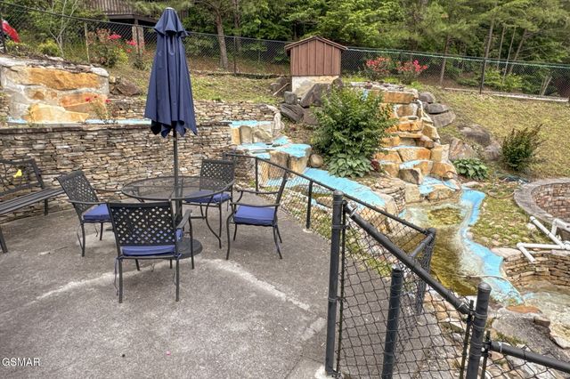 510 Hoot Owl Way, Gatlinburg, TN 37738