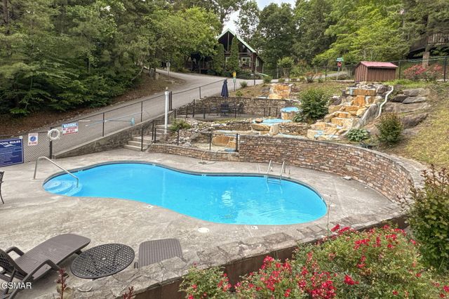 510 Hoot Owl Way, Gatlinburg, TN 37738