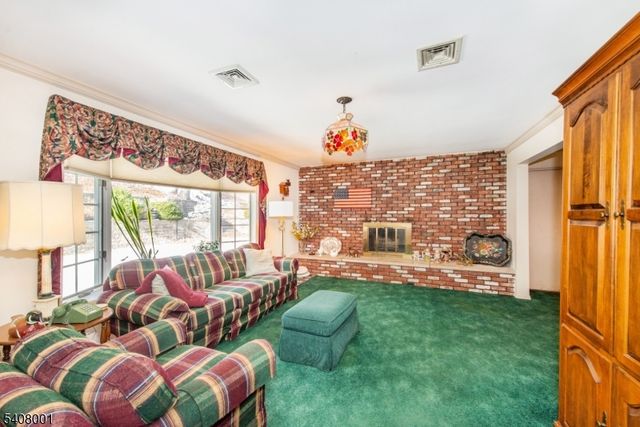 686 Kennedy Dr, Washington Twp., NJ 07676
