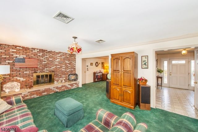 686 Kennedy Dr, Washington Twp., NJ 07676