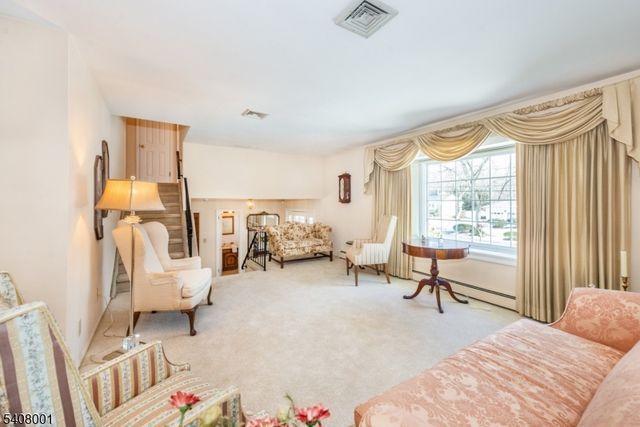 686 Kennedy Dr, Washington Twp., NJ 07676